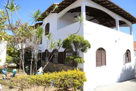 Casa para alugar com 350m², 6 quartos e 4 vagasQuintal