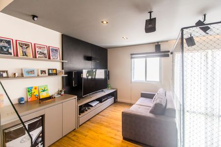 Casa de condomínio à venda com 385m², 4 quartos e 4 vagasSala de TV