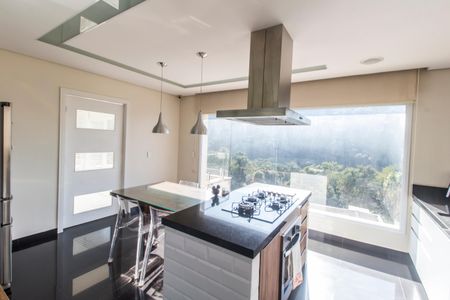 Casa de condomínio à venda com 385m², 4 quartos e 4 vagasCozinha