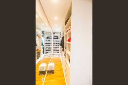 Casa de condomínio à venda com 385m², 4 quartos e 4 vagasCloset da suíte 1