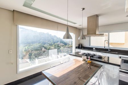 Casa de condomínio à venda com 385m², 4 quartos e 4 vagasCozinha