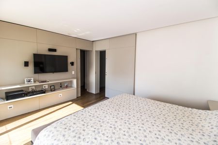 Casa de condomínio à venda com 385m², 4 quartos e 4 vagasSuíte 