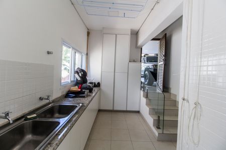 Casa de condomínio à venda com 385m², 4 quartos e 4 vagasÁrea de Serviço