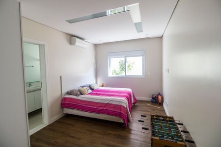 Casa de condomínio à venda com 385m², 4 quartos e 4 vagasSuíte 3