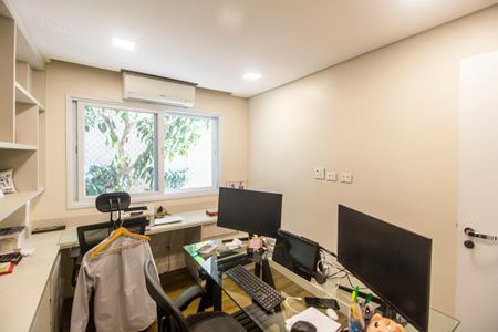 Casa de condomínio à venda com 385m², 4 quartos e 4 vagasEscritório