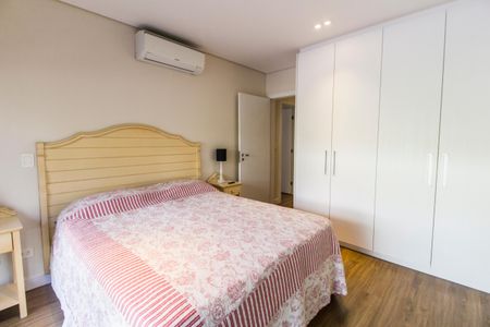 Casa de condomínio à venda com 385m², 4 quartos e 4 vagasSuíte 2