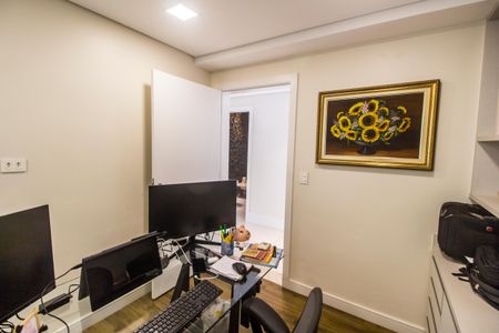 Casa de condomínio à venda com 385m², 4 quartos e 4 vagasEscritório