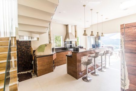 Casa de condomínio à venda com 385m², 4 quartos e 4 vagasÁrea gourmet