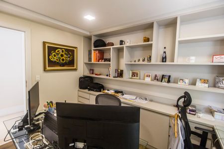 Casa de condomínio à venda com 385m², 4 quartos e 4 vagasEscritório