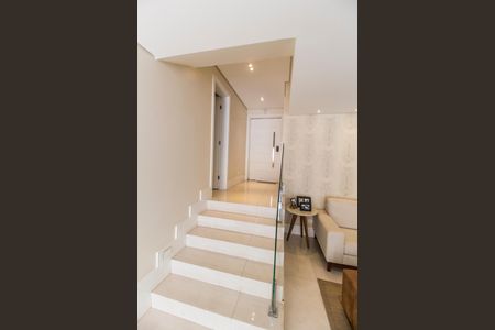 Casa de condomínio à venda com 385m², 4 quartos e 4 vagasEntrada