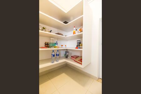 Casa de condomínio à venda com 385m², 4 quartos e 4 vagasDespensa