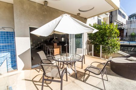 Casa de condomínio à venda com 385m², 4 quartos e 4 vagasÁrea comum