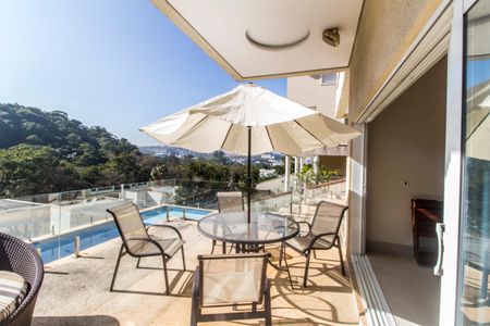 Casa de condomínio à venda com 385m², 4 quartos e 4 vagasÁrea comum