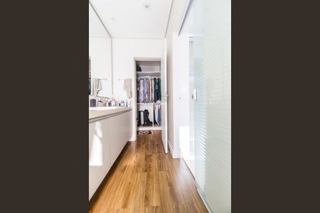 Casa de condomínio à venda com 385m², 4 quartos e 4 vagasCloset da suíte 1