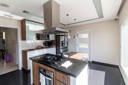 Casa de condomínio à venda com 385m², 4 quartos e 4 vagasCozinha