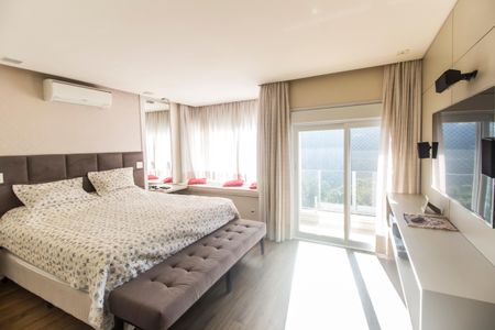 Casa de condomínio à venda com 385m², 4 quartos e 4 vagasSuíte 