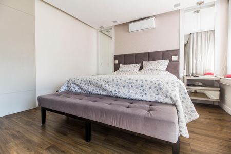 Casa de condomínio à venda com 385m², 4 quartos e 4 vagasSuíte 