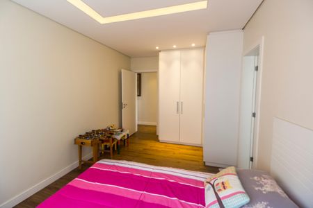 Casa de condomínio à venda com 385m², 4 quartos e 4 vagasSuíte 3