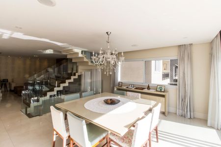 Casa de condomínio à venda com 385m², 4 quartos e 4 vagasSala de Jantar