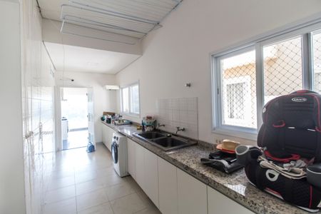 Casa de condomínio à venda com 385m², 4 quartos e 4 vagasÁrea de Serviço