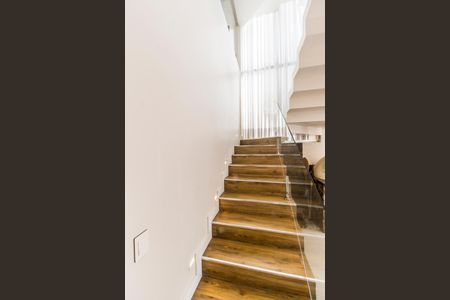 Casa de condomínio à venda com 385m², 4 quartos e 4 vagasCorredor