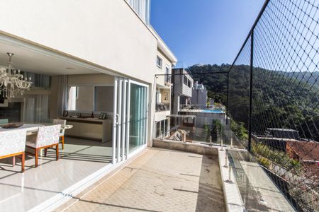 Casa de condomínio à venda com 385m², 4 quartos e 4 vagasVaranda da Sala de Jantar