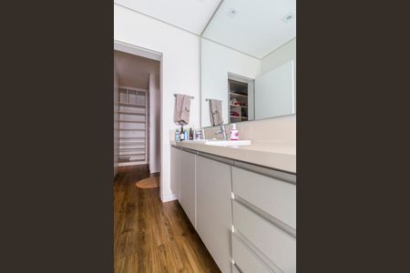 Casa de condomínio à venda com 385m², 4 quartos e 4 vagasBanheiro da Suíte