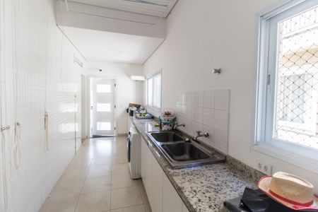 Casa de condomínio à venda com 385m², 4 quartos e 4 vagasÁrea de Serviço