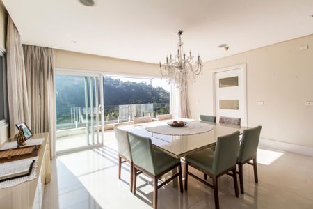 Casa de condomínio à venda com 385m², 4 quartos e 4 vagasSala de Jantar