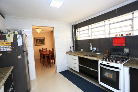 Casa à venda com 156m², 4 quartos e 2 vagas Casa à venda com 156m², 4 quartos e 2 vagasCozinha