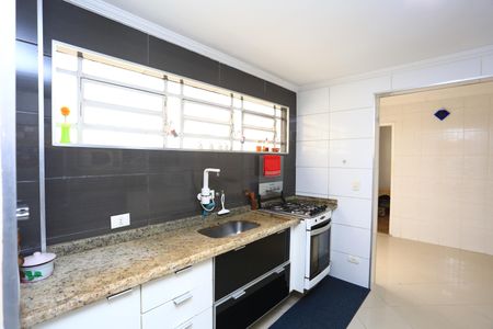 Casa à venda com 156m², 4 quartos e 2 vagas Casa à venda com 156m², 4 quartos e 2 vagasCozinha