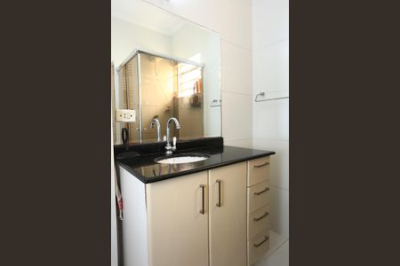 Casa à venda com 156m², 4 quartos e 2 vagas Casa à venda com 156m², 4 quartos e 2 vagasBanheiro da Suíte