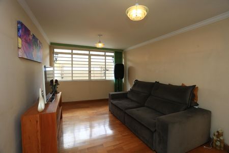 Casa à venda com 156m², 4 quartos e 2 vagas Casa à venda com 156m², 4 quartos e 2 vagasSala