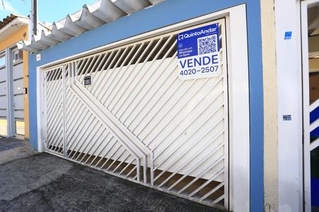 Casa à venda com 156m², 4 quartos e 2 vagas Casa à venda com 156m², 4 quartos e 2 vagasFachada