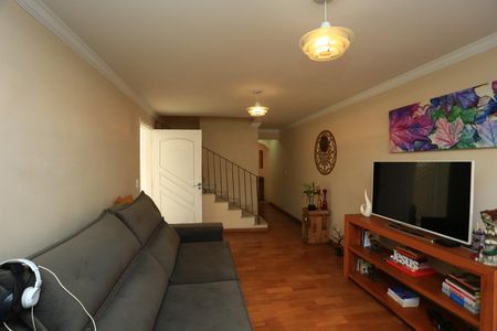 Casa à venda com 156m², 4 quartos e 2 vagas Casa à venda com 156m², 4 quartos e 2 vagasSala