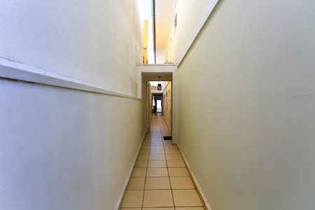 Casa à venda com 156m², 4 quartos e 2 vagas Casa à venda com 156m², 4 quartos e 2 vagasCorredor