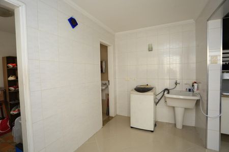 Casa à venda com 156m², 4 quartos e 2 vagas Casa à venda com 156m², 4 quartos e 2 vagasÁrea de Serviço