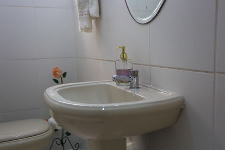 Casa à venda com 156m², 4 quartos e 2 vagas Casa à venda com 156m², 4 quartos e 2 vagasLavabo