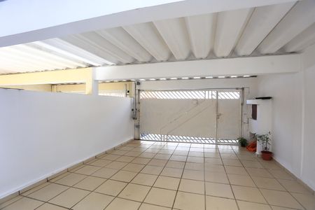 Casa à venda com 156m², 4 quartos e 2 vagas Casa à venda com 156m², 4 quartos e 2 vagasGaragem