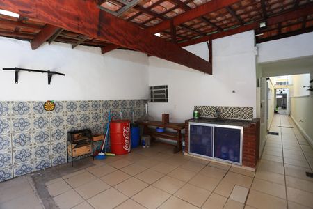 Casa à venda com 156m², 4 quartos e 2 vagas Casa à venda com 156m², 4 quartos e 2 vagasQuintal