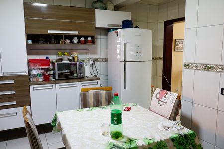 Casa à venda com 250m², 4 quartos e 1 vaga Casa à venda com 250m², 4 quartos e 1 vagaCozinha