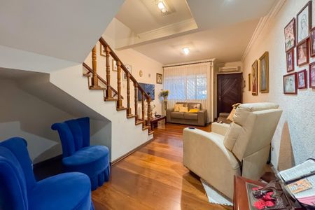 Casa à venda com 194m², 3 quartos e 2 vagasSala