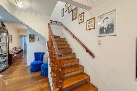 Casa à venda com 194m², 3 quartos e 2 vagasEscada