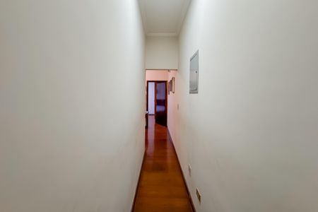 Casa à venda com 194m², 3 quartos e 2 vagasCorredor