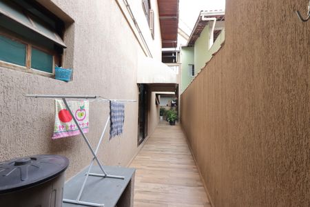 Casa à venda com 208m², 3 quartos e 2 vagasCorredor