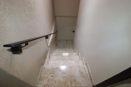 Casa à venda com 208m², 3 quartos e 2 vagasEscada