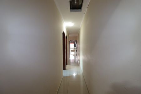 Casa à venda com 208m², 3 quartos e 2 vagasCorredor