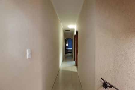 Casa à venda com 208m², 3 quartos e 2 vagasCorredor