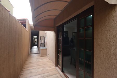 Casa à venda com 208m², 3 quartos e 2 vagasCorredor