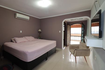 Casa à venda com 208m², 3 quartos e 2 vagasSuíte
